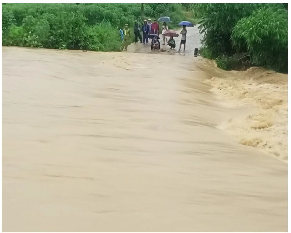 Mưa lũ ở miền Trung: Hàng nghìn nhà dân ngập sâu