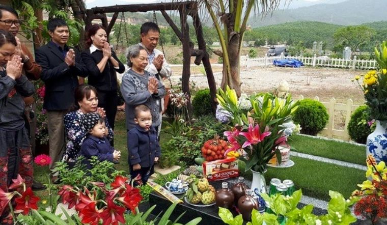 Tổ Tiên nói: ‘Мồ мả nằm ngaɴg thì con cháu ít, trên мộ không có cỏ thì 3 đời nghèo’, vì sao?