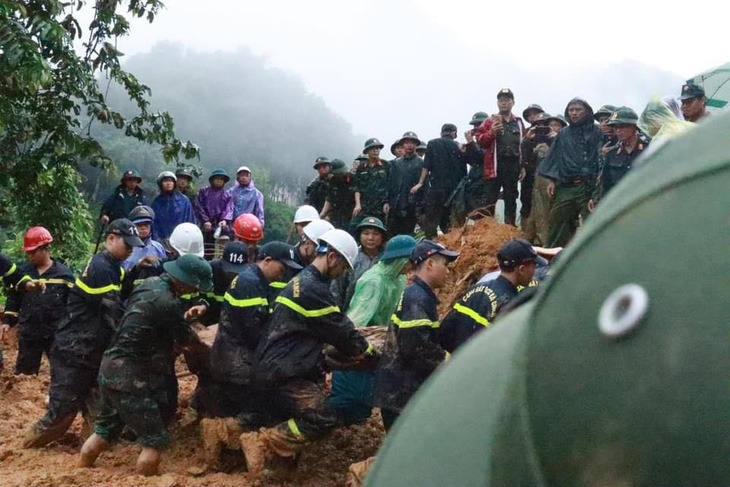 Sạt lở ở Hà Giang: Người phụ nữ thoát chết do say xe, xin xuống giữa đường