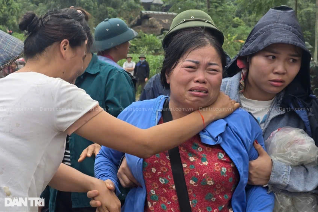 Hiện trường tang thương Làng Nủ bị lũ quét san bằng: Vài phút lại có một thi thể nạn nhân được tìm thấy