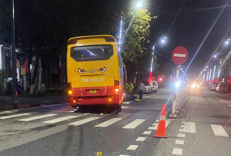 Ô tô khách tông liên hoàn trong đêm tại Huế: 1 người tử vong, tài xế bỏ trốn khỏi hiện trường