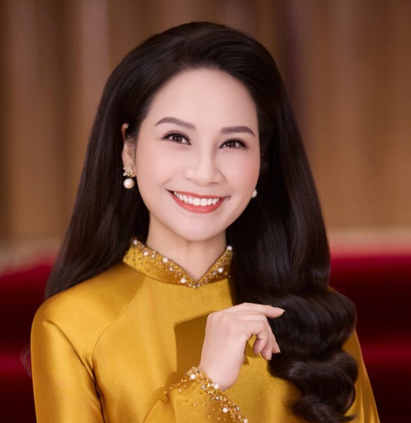 Hôn nhân viên mãn của MC xinh đẹp vừa ‘chia tay’ VTV3 sau 20 năm gắn bó