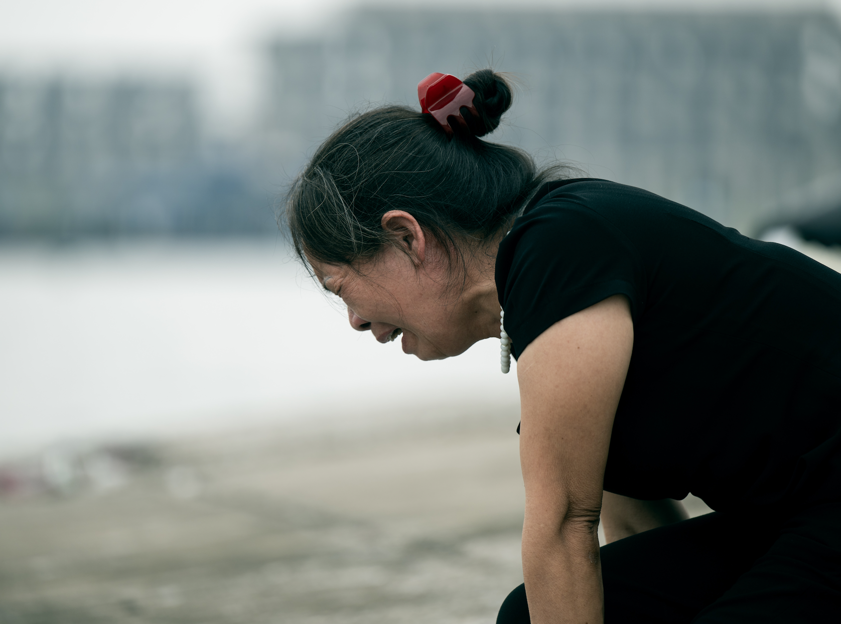 “Về với chị đi, nằm dưới lạnh lắm em ơi…” – Đau lòng tiếng gọi người thân dưới chân cầu Bãi Cháy