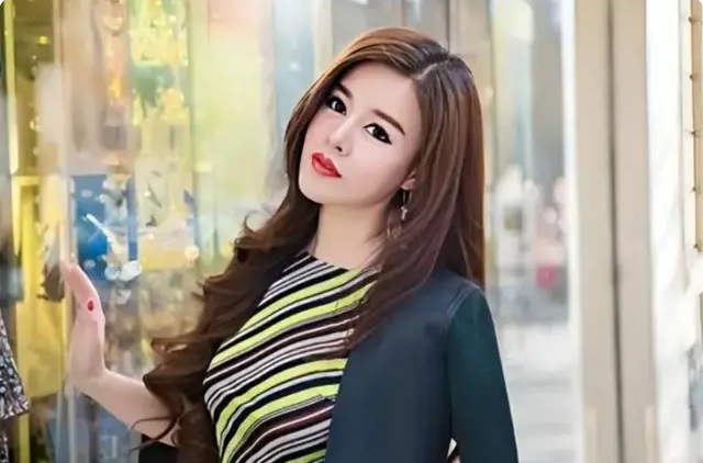 Nữ tỷ phú 55 tuổi gây xôn xao khi công khai yêu trai trẻ kém 30 tuổi