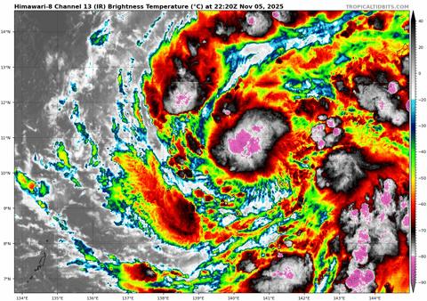 Kalmaegi chưa qua, “quái vật” Phượng Hoàng đã đến với tốc độ kinh hoàng, tăng cấp thần tốc, có thể thành siêu bão