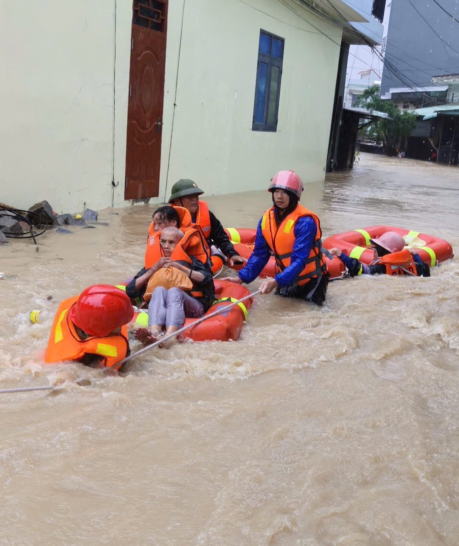 Vỡ đê sông Luật Lễ, Gia Lai sơ tán khẩn cấp khoảng 1.000 hộ dân