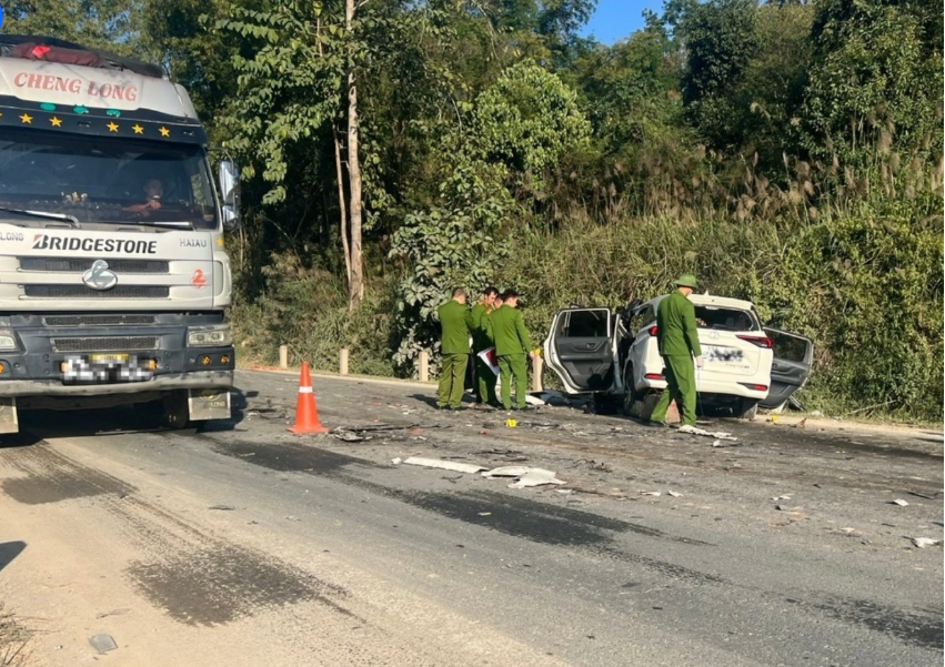 Danh tính 6 nạn nhân trong vụ ô tô 7 chỗ đâm xe đầu kéo: Gia đình 3 người gặp nạn, 2 vợ chồng tuvong