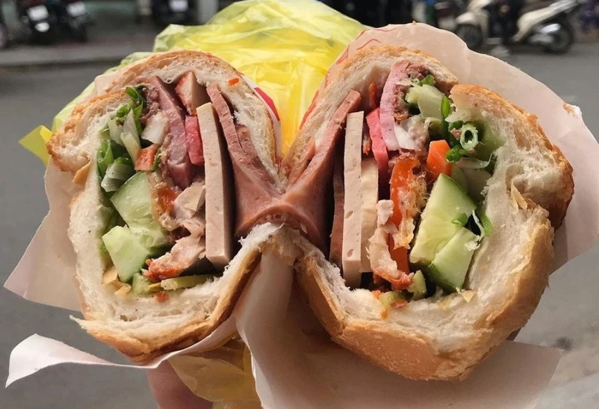 Rõ thủ phạm trong ổ bánh mì khiến hơn 300 người TP.HCM ngộ độc