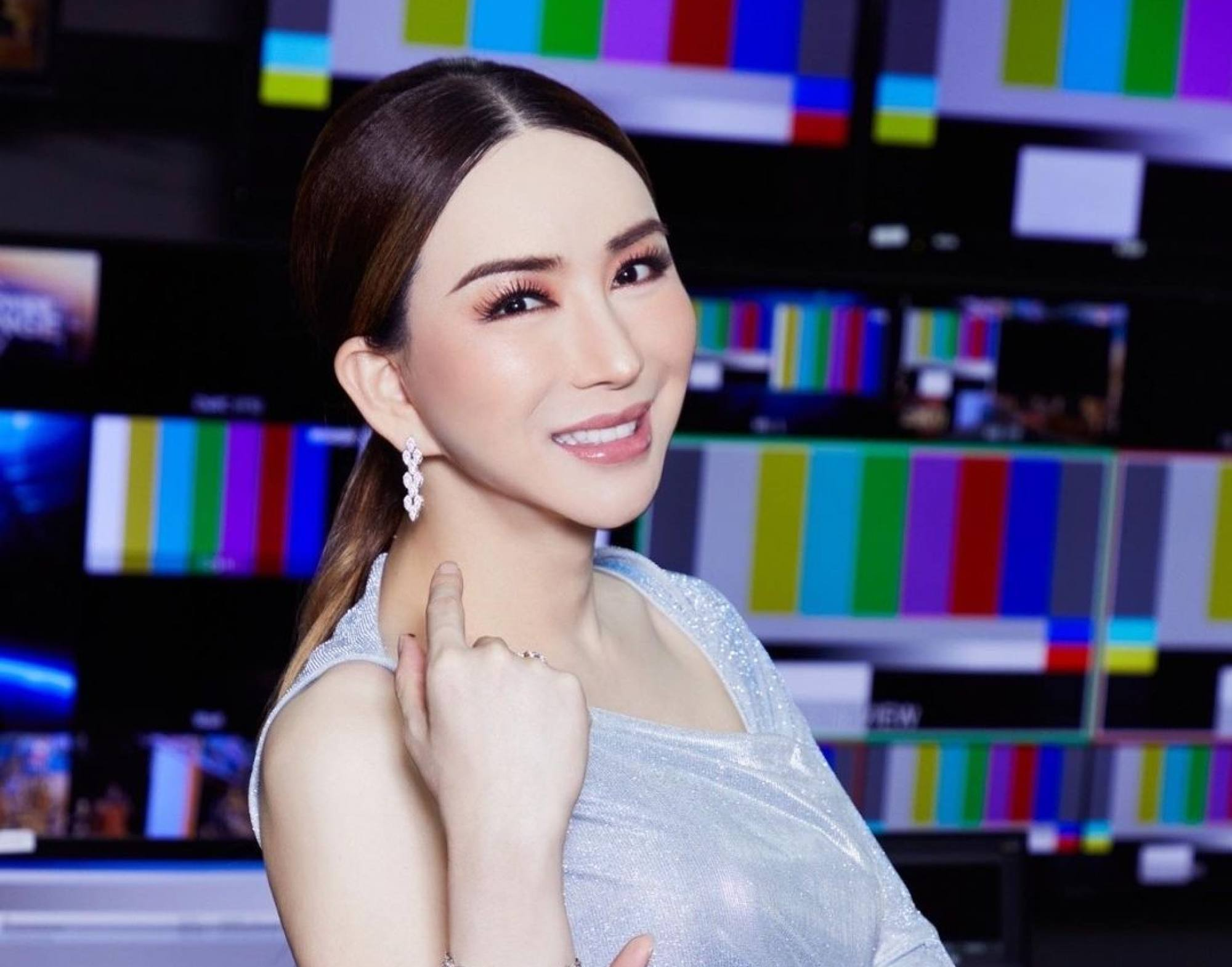 Nóng: Bắt khẩn cấp nữ tỷ phú Hoa hậu Hoàn Vũ