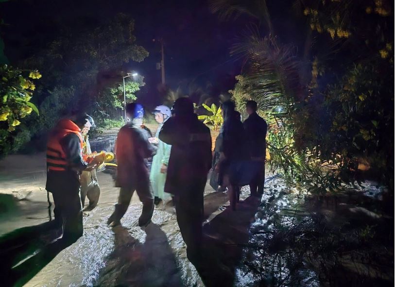 Vỡ hồ chứa trên núi ở Lâm Đồng, nhiều người bị cuốn trôi