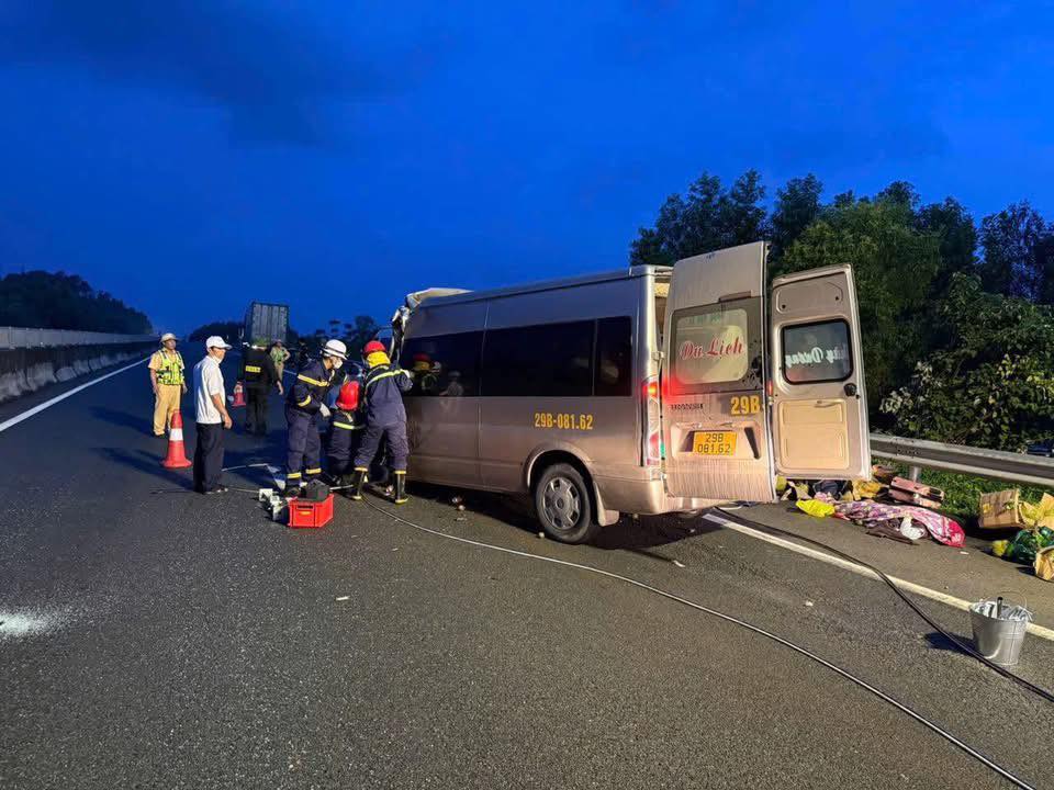 Vụ tai nạn trên cao tốc khiến 4 người tuvong: Cô dâu, chú rể cùng gia đình đang trên đường về Ninh Bình