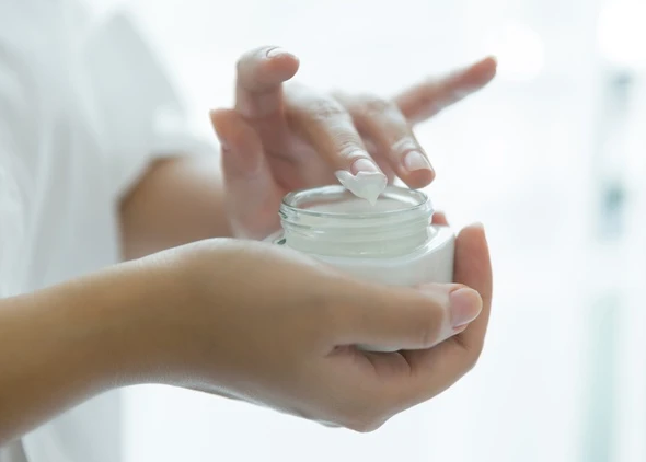 NÓNG: Bộ Y tế đình chỉ, thu hồi hàng loạt dầu gội, dầu xả, kem dưỡng da